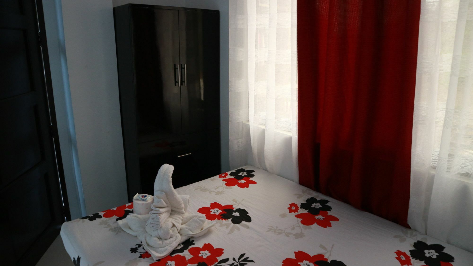 Chelle'S Apartelle - Inn Эль-Нидо Экстерьер фото